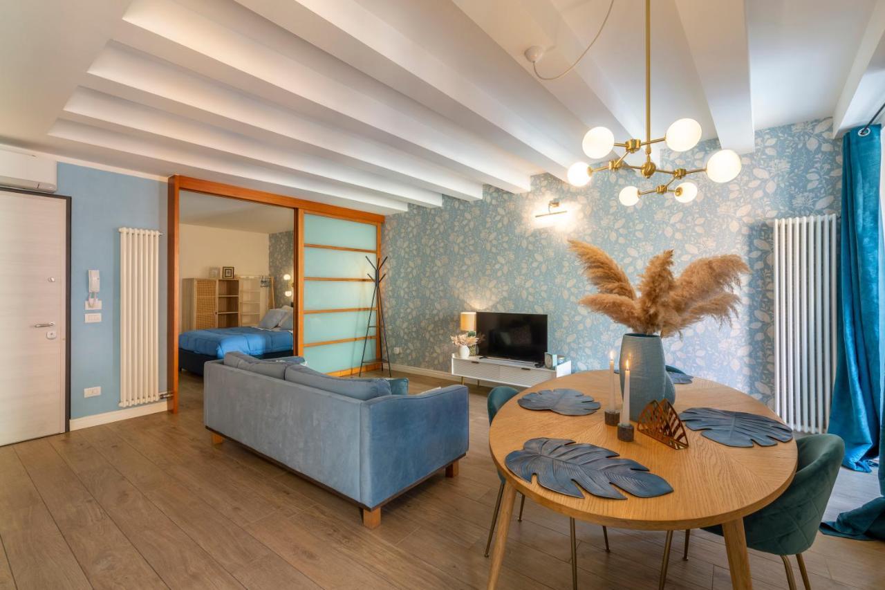 The Cozy Loft, Un Angolo Alla Moda Nel Cuore Di เวโรนา ภายนอก รูปภาพ