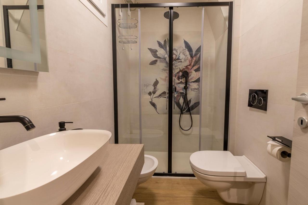 The Cozy Loft, Un Angolo Alla Moda Nel Cuore Di เวโรนา ภายนอก รูปภาพ