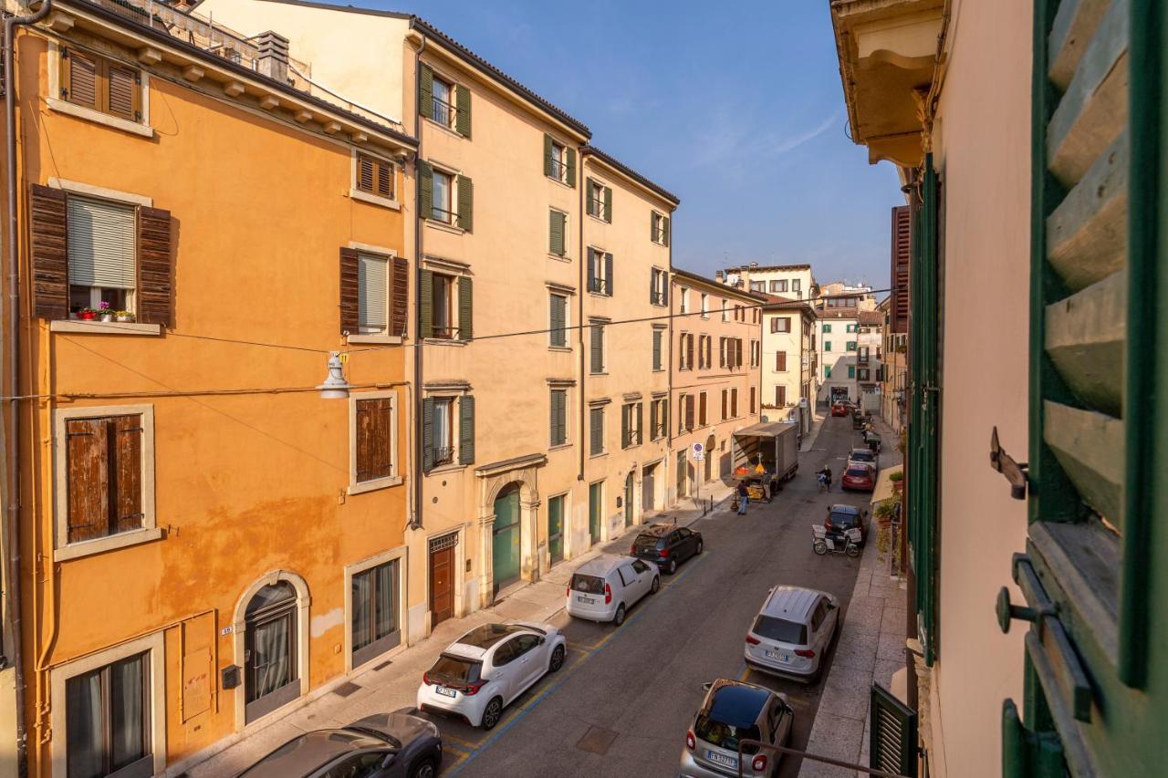 The Cozy Loft, Un Angolo Alla Moda Nel Cuore Di เวโรนา ภายนอก รูปภาพ