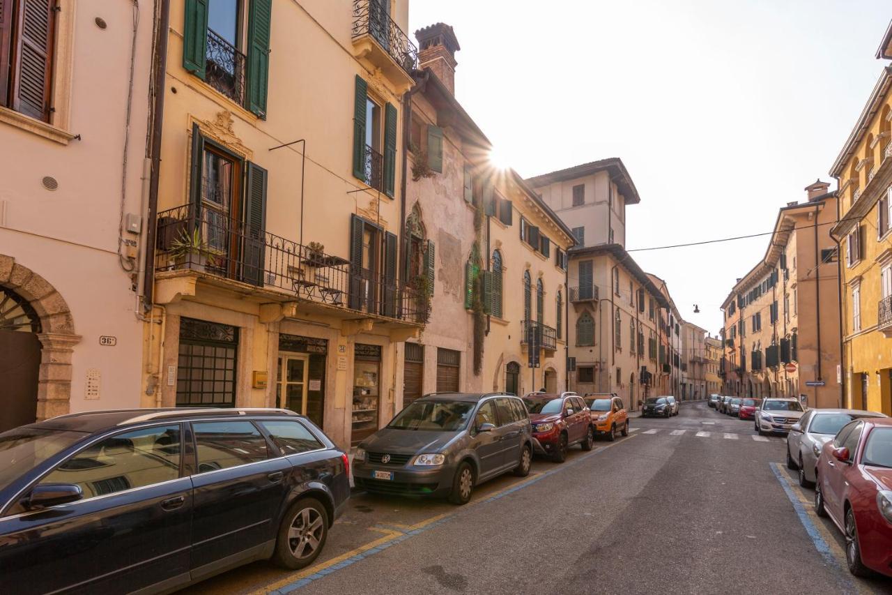 The Cozy Loft, Un Angolo Alla Moda Nel Cuore Di เวโรนา ภายนอก รูปภาพ
